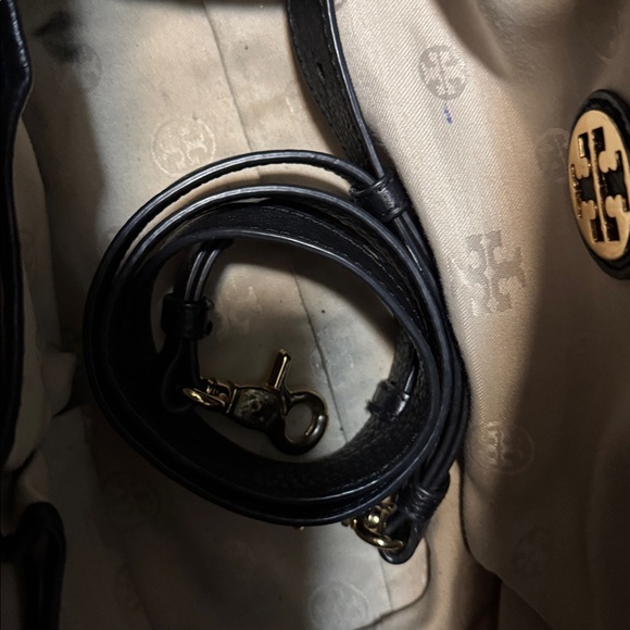 TORY BURCH AMANDA SHOULDER BAG - Picture 9 of 9